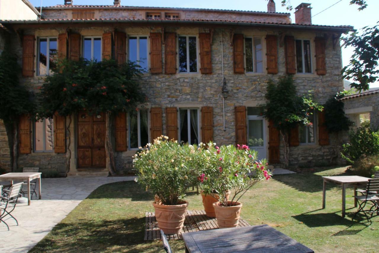 Les Tilleuls Saint-Georges-de-Luzençon Exterior foto
